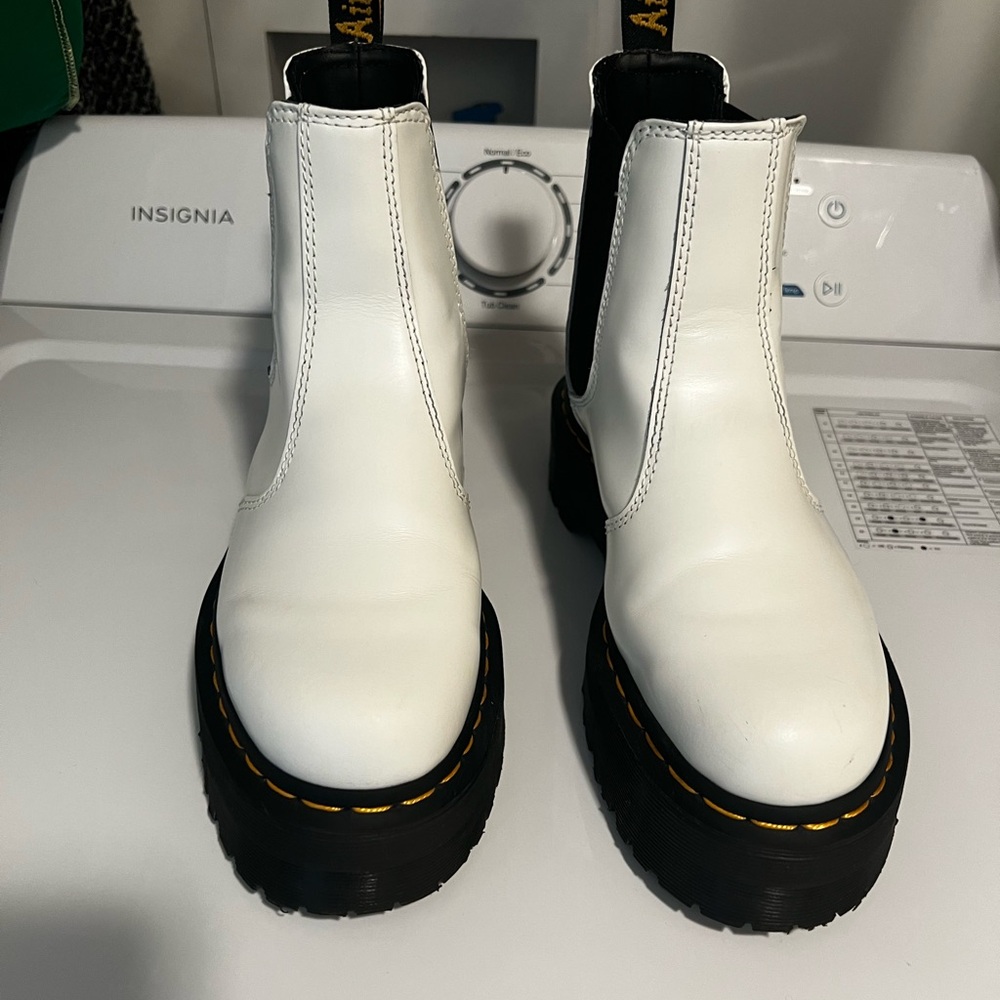 Like New white Dr. Martin boots Sz 6M/8W